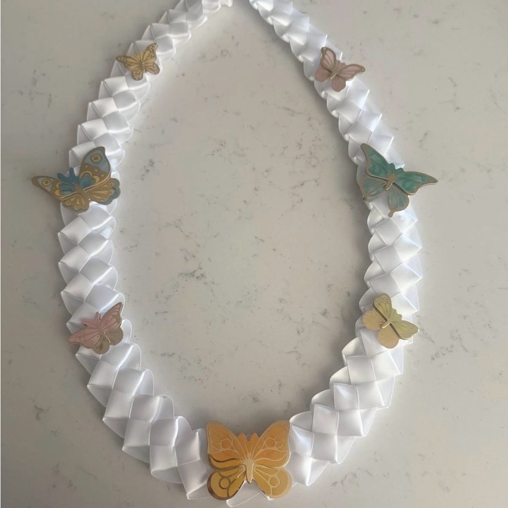 - Graduation money lei